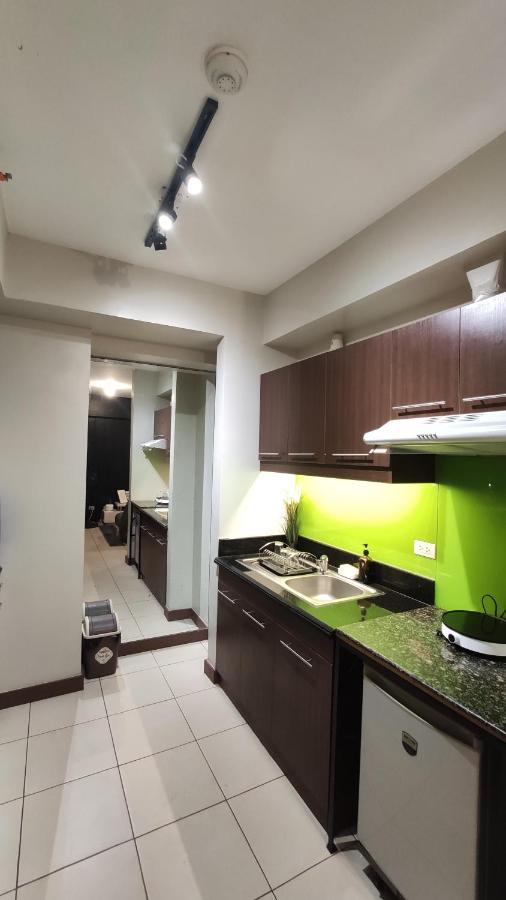 Resort Living Condominium Unit In Metro Manila Bagian luar foto